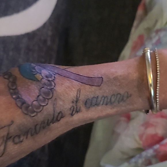 I'M A SURVIVOR..4 YEARS CANCER FREE THANKS TO ALL XXOO - Picture 2 of 2